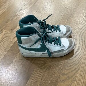 Nike Boy's Blazer Mid 77 White Teal High Top Sneakers Tennis Shoes